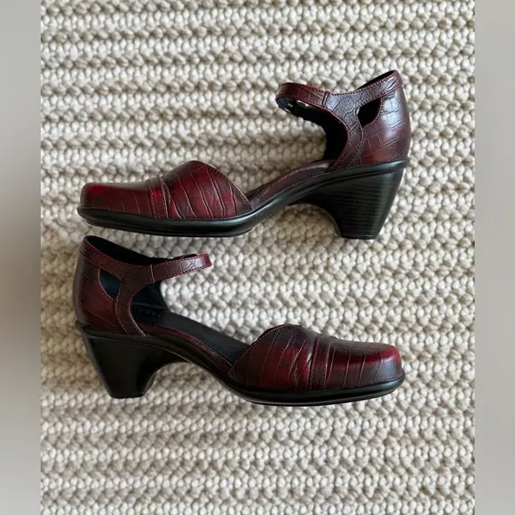 DANSKO Roxy Burgundy Croc Embossed MaryJane Women’s Size 39 EU Classic Elegant
