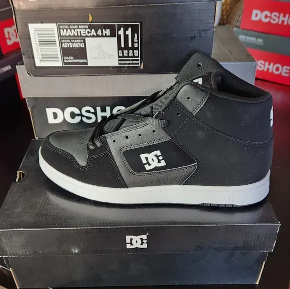 DC Shoes - Men's Manteca 4 HI Shoes- Black &amp; white- Size 11.5