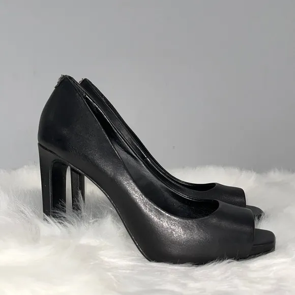 DKNY Claudia Peep Toe High Heeled Shoes Size 6