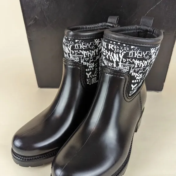 DKNY Womens Rainy Ankle Logo Boots Shoes Size 9