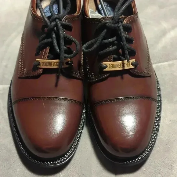 DOCKERS Cordovan Cap Toe Lace up Oxford Shoe size 8.5