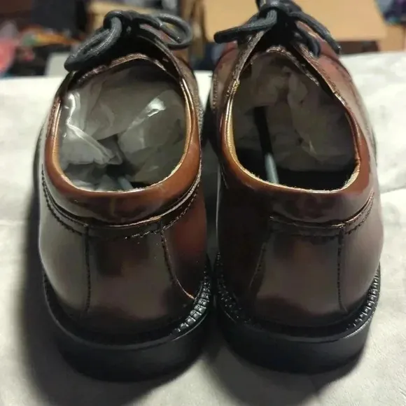 DOCKERS Cordovan Cap Toe Lace up Oxford Shoe size 8.5