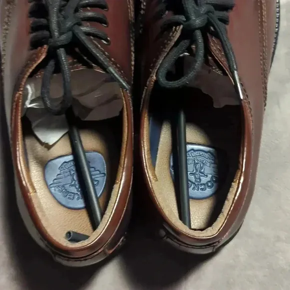 DOCKERS Cordovan Cap Toe Lace up Oxford Shoe size 8.5
