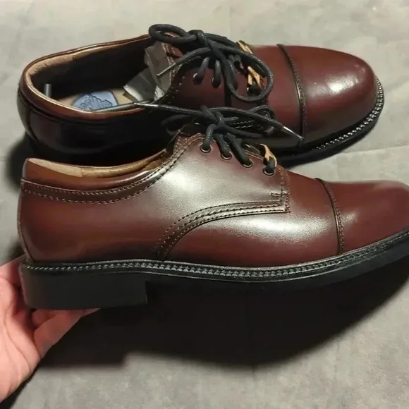 DOCKERS Cordovan Cap Toe Lace up Oxford Shoe size 8.5