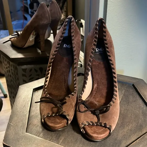 Dolce &amp; Gabbana, size 39, Elegant Brown Suede Women's Heels