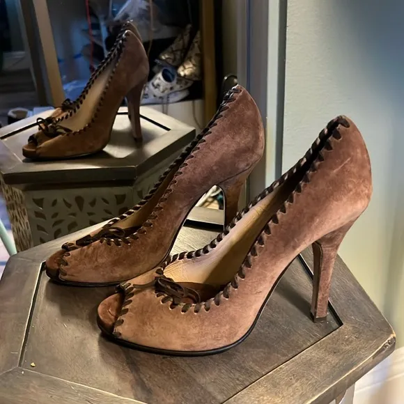Dolce &amp; Gabbana, size 39, Elegant Brown Suede Women's Heels