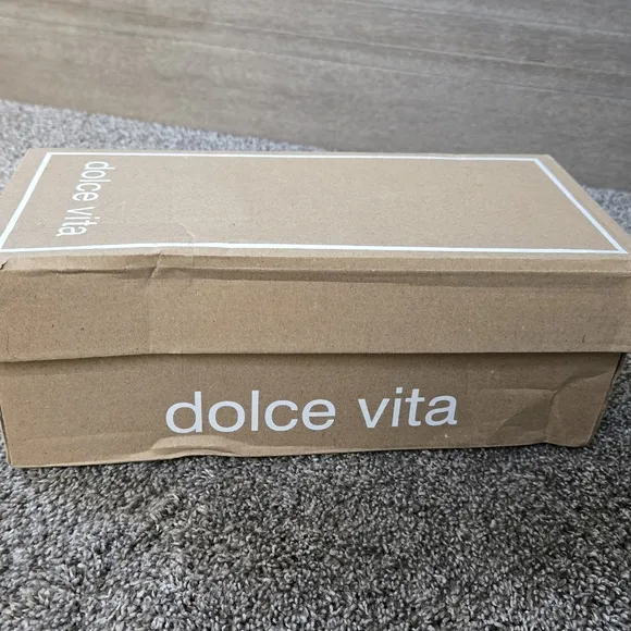 Dolce Vita Ivee Sandals NEW size 6.5 pearl detailing