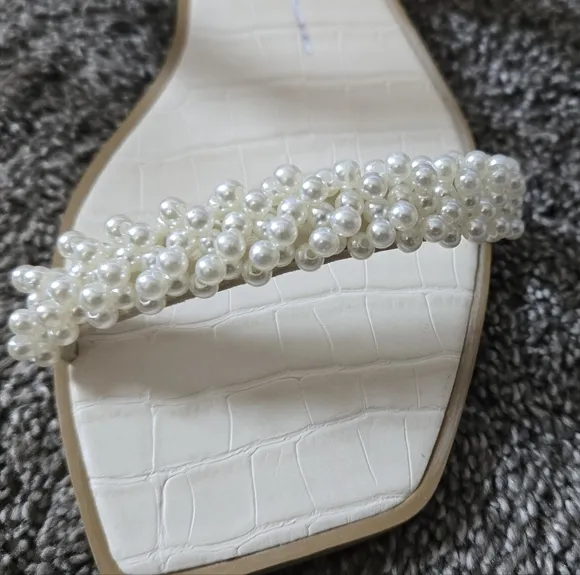 Dolce Vita Ivee Sandals NEW size 6.5 pearl detailing