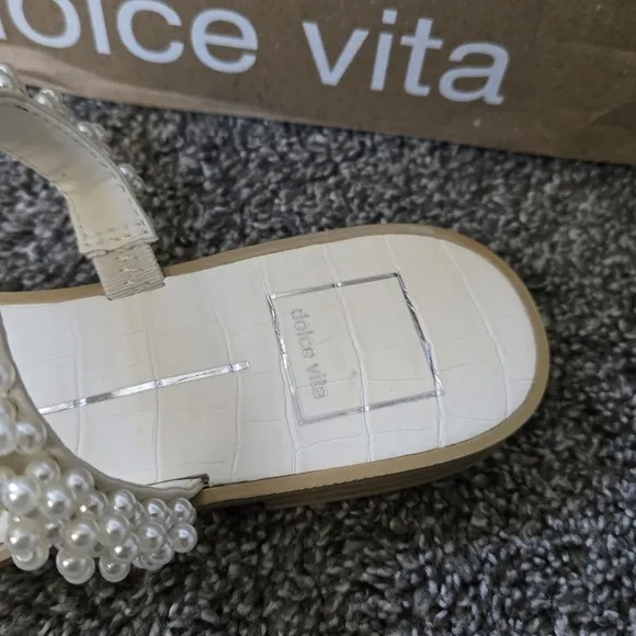 Dolce Vita Ivee Sandals NEW size 6.5 pearl detailing