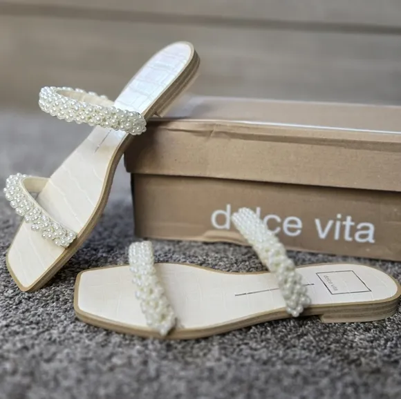 Dolce Vita Ivee Sandals NEW size 6.5 pearl detailing
