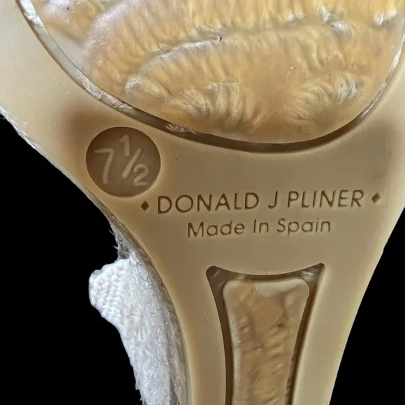 DONALD J PLINER Beaded Wedge Lace Up Ankle Sandal Shoe Cream Tan Size 7.5