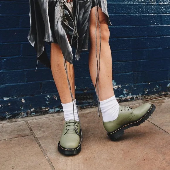Dr. Martens 1461 WOMEN'S VIRGINIA LEATHEROXFORD SHOES size 9w brand new