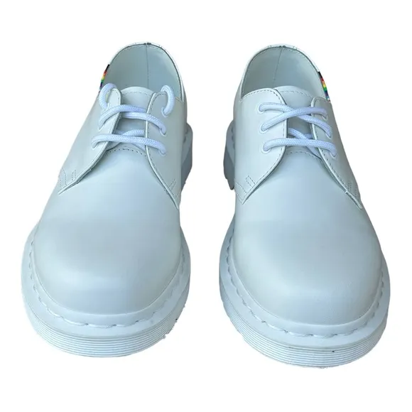 Dr Martens 27522 White Smooth Leather‎ Pride Oxford Shoes LA004 SZ 6 Mens/ 7 Wom