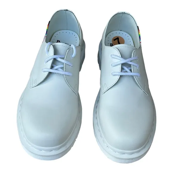 Dr Martens 27522 White Smooth Leather‎ Pride Oxford Shoes LA004 SZ 6 Mens/ 7 Wom