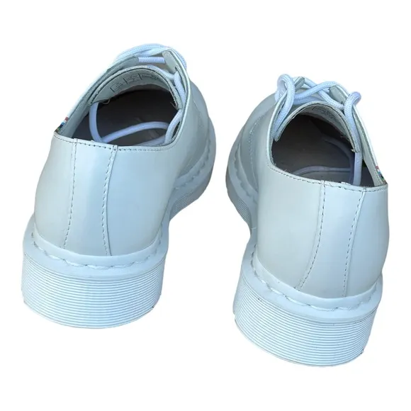 Dr Martens 27522 White Smooth Leather‎ Pride Oxford Shoes LA004 SZ 6 Mens/ 7 Wom