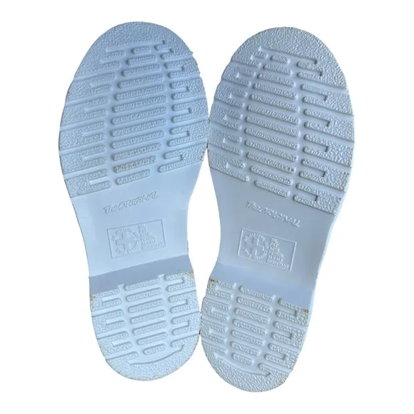 Dr Martens 27522 White Smooth Leather‎ Pride Oxford Shoes LA004 SZ 6 Mens/ 7 Wom