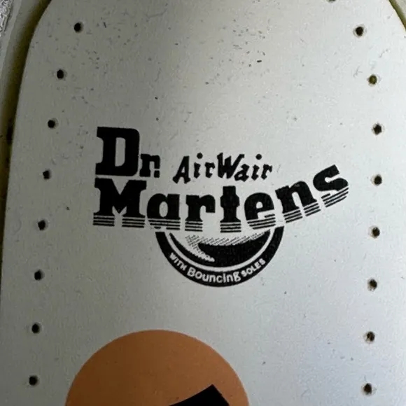 Dr Martens 27522 White Smooth Leather‎ Pride Oxford Shoes LA004 SZ 6 Mens/ 7 Wom