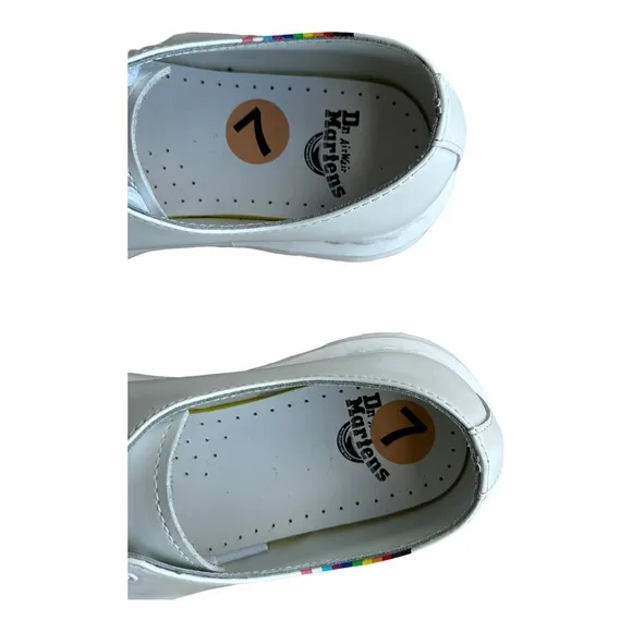 Dr Martens 27522 White Smooth Leather‎ Pride Oxford Shoes LA004 SZ 6 Mens/ 7 Wom