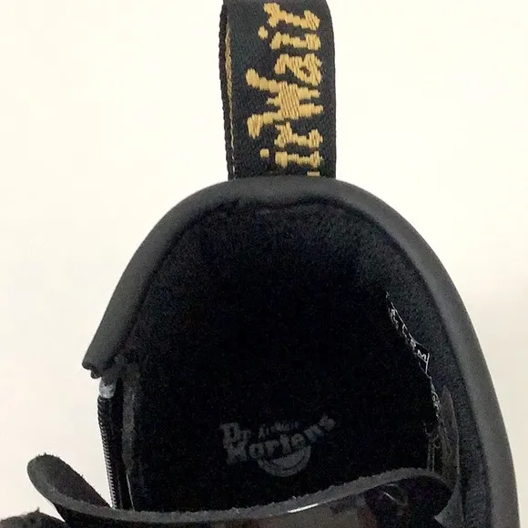 Dr. Martens Black LaceUp Patent Leather Boots Combat Unisex Excellent Condition