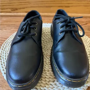 Dr. Martens Black Leather Lace-Up Shoes us8
