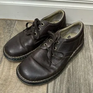 Dr. Martens Ordell brown shoes size 9