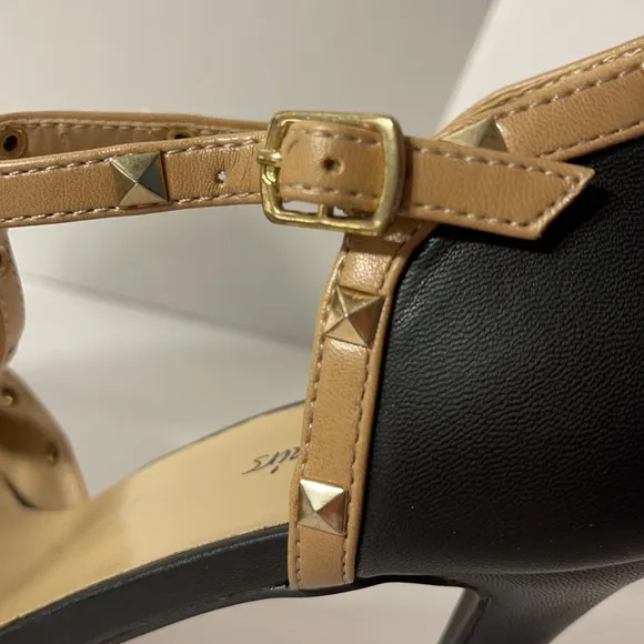 Dream Pairs Black &amp; Beige Point Toe Studded Heel 9