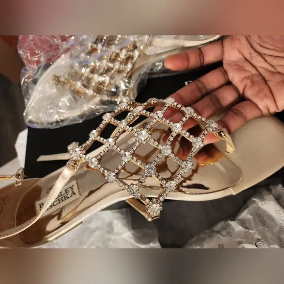 Elegant BADGLEY MISCHKA Diamond Ivory, ankle strap Sandals, 9 US Mirror footbed