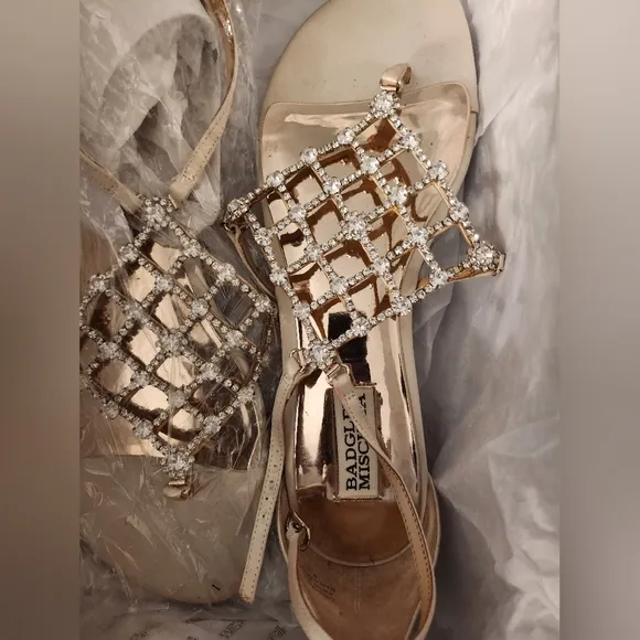 Elegant BADGLEY MISCHKA Diamond Ivory, ankle strap Sandals, 9 US Mirror footbed