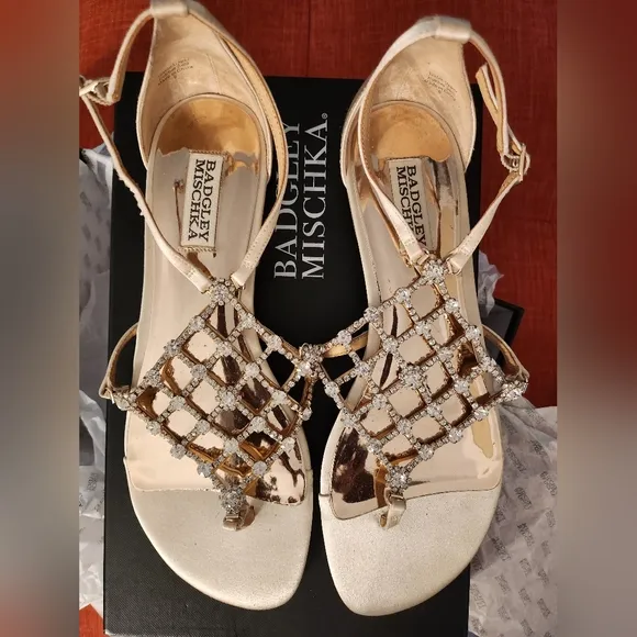 Elegant BADGLEY MISCHKA Diamond Ivory, ankle strap Sandals, 9 US Mirror footbed