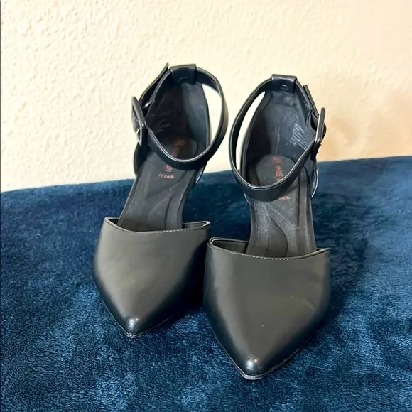Elegant Black Anne Klein Women's  Heels