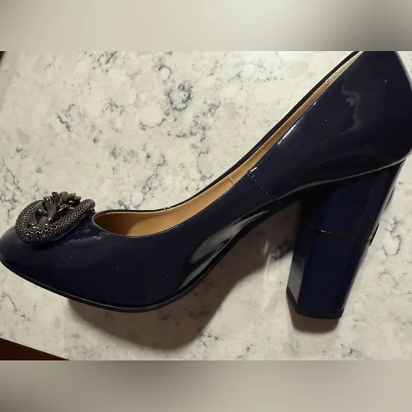 Elegant Black Heels with Embellished Buckle