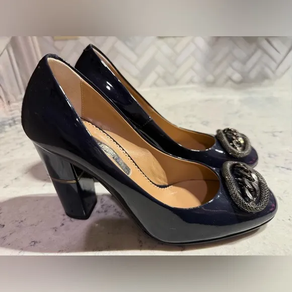 Elegant Black Heels with Embellished Buckle
