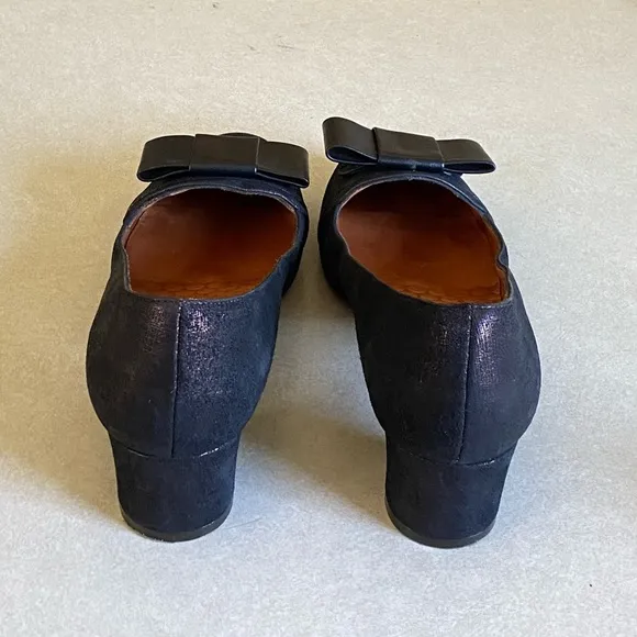 Elegant Black Women's Shoes with Bow Accent