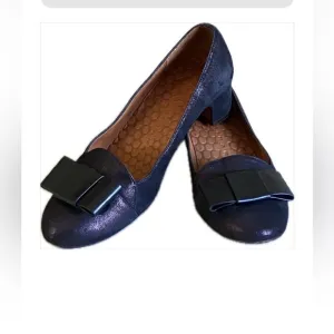 Elegant Black Women's Shoes with Bow Accent
