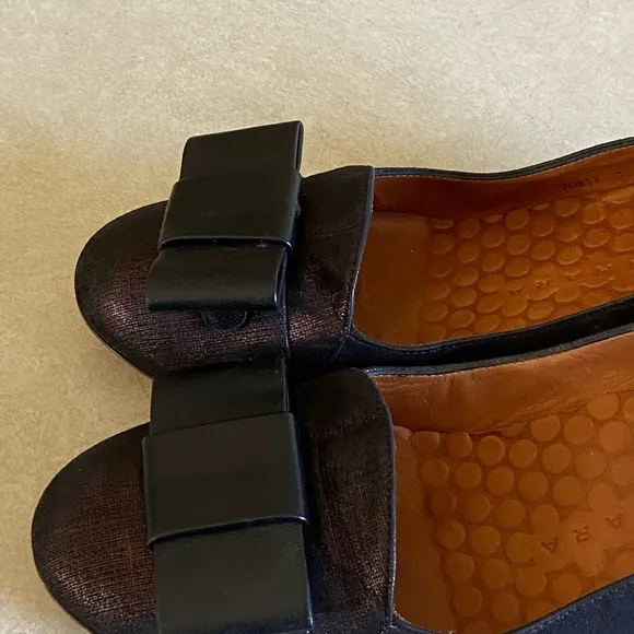 Elegant Black Women's Shoes with Bow Accent