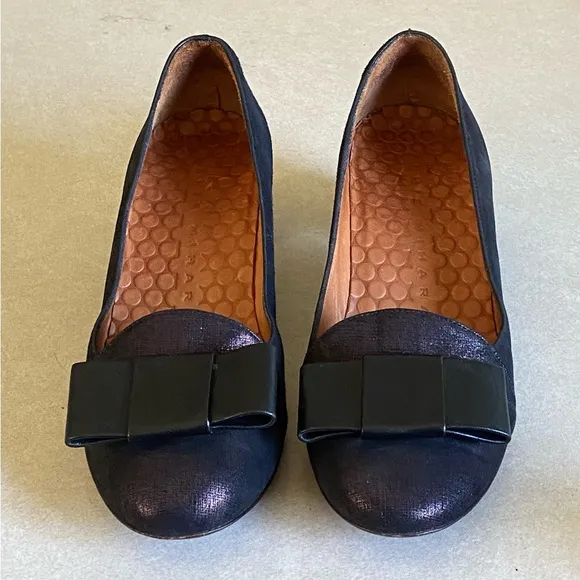 Elegant Black Women's Shoes with Bow Accent