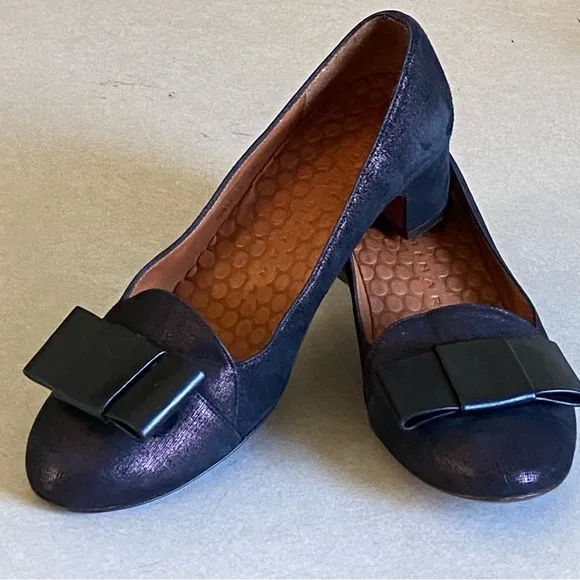 Elegant Black Women's Shoes with Bow Accent