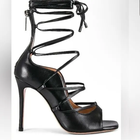 Elegant Blk Strappy Heels. Italian leather. Refer to pic 4 EU in US sizing. 10