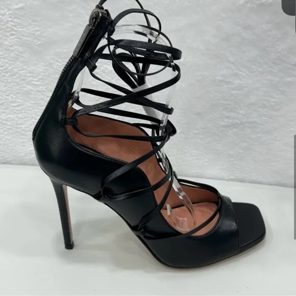 Elegant Blk Strappy Heels. Italian leather. Refer to pic 4 EU in US sizing. 10