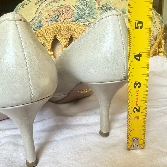 Elegant Prada grey Peep-Toe Heels