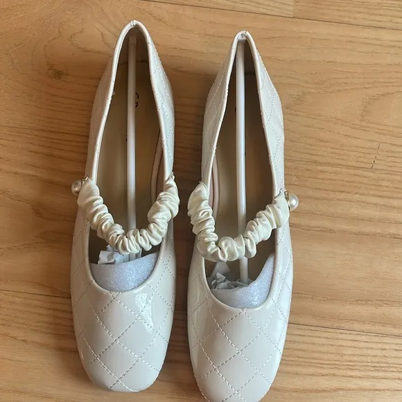 Elegant white Quilted Women's mary Jane patent leather Flats 39 8.5 - 9