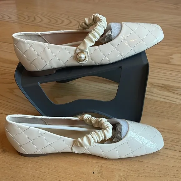 Elegant white Quilted Women's mary Jane patent leather Flats 39 8.5 - 9