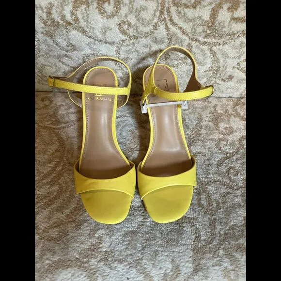 🦄😎💛ESTATE SALE Shoes Heels Material Girl Yellow Sz 5.5 Slingback NWOT