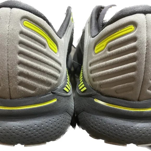 EUC Men’s Brooks Adrenaline GTS Gray and Lime Green Athletic Shoes Size 10