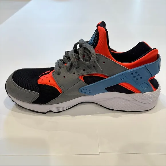 EUC Nike Air Huarache Cool Gray Bright Crimson
