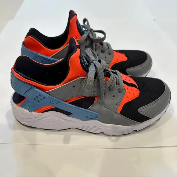 EUC Nike Air Huarache Cool Gray Bright Crimson