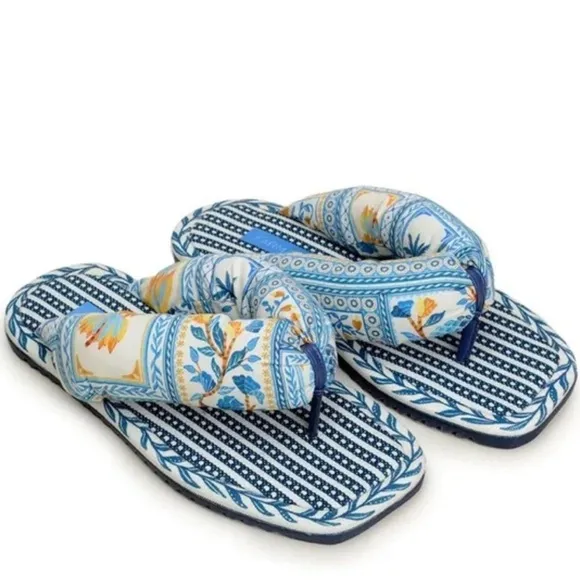 Farm Rio Navy Puffy Flip Flop size Women’s 8
