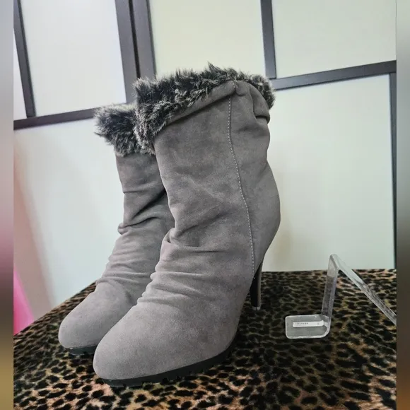 FASHIONABLE WOMAN STEVE MADDEN GRAY HIDDEN PLATFORM  ANKLE BOOTIES SIZE 11