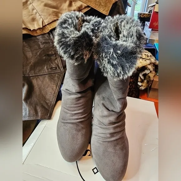 FASHIONABLE WOMAN STEVE MADDEN GRAY HIDDEN PLATFORM  ANKLE BOOTIES SIZE 11