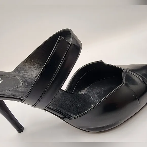 Fendi Women's Black Mules - Size 39